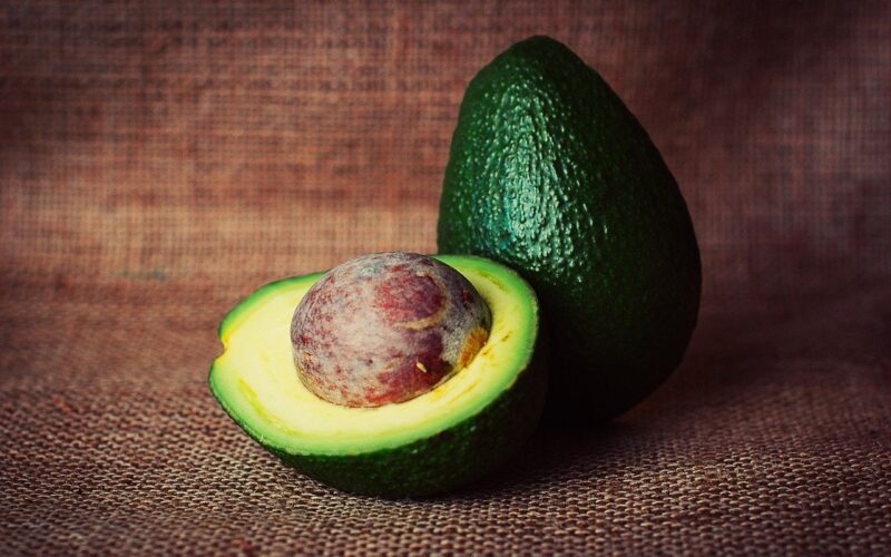 Авокадо – кралско овошје богато со антиоксиданси и хранливи состојки