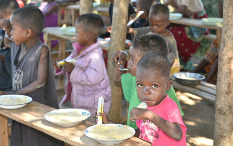 270 милиони луѓе ќе останат гладни, или за 40% повеќе од лани – растот на цените на храната го зема својот данок