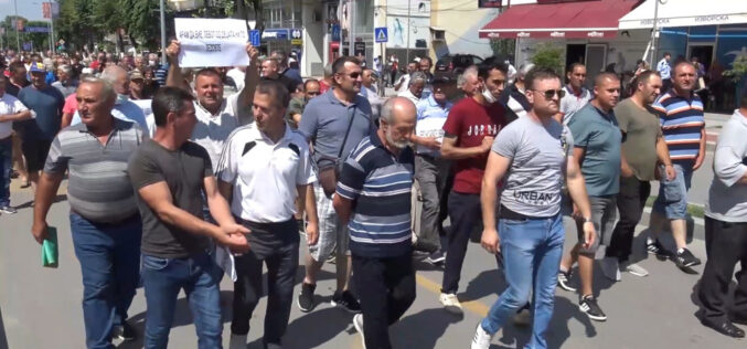 Земјоделците од сите гранки на предупредувачки протест во Прилеп