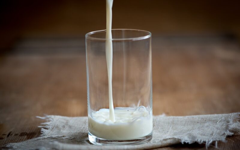 Намаленото производство на млеко ги зголеми цените на млечните производи