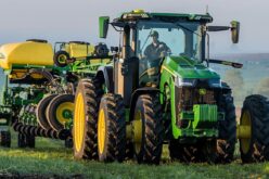 Чекор со иднината – Трактор од компанијата John Deere кој може автономно да ја обработува почвата, сее и да избегнува препреки