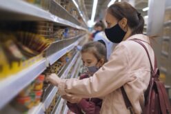 (Видео) Што навистина стои зад недостигот во супермаркетите ширум САД?